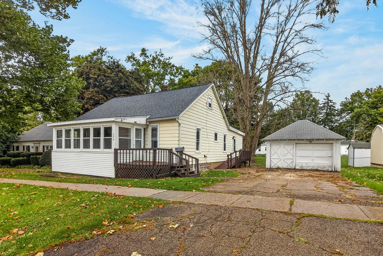 206 W Main St., Mount Morris, IL 61054