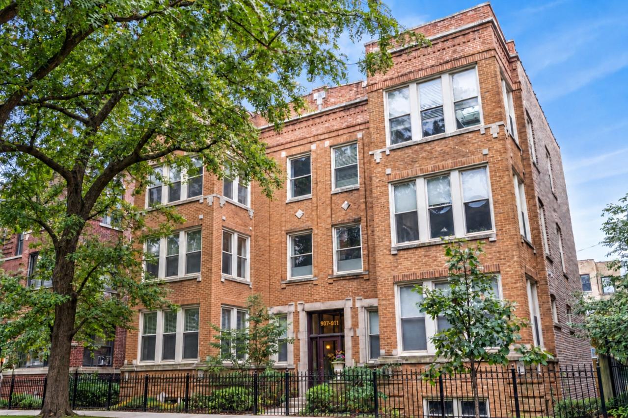 907 W Margate Ter. #2, Chicago, IL 60640