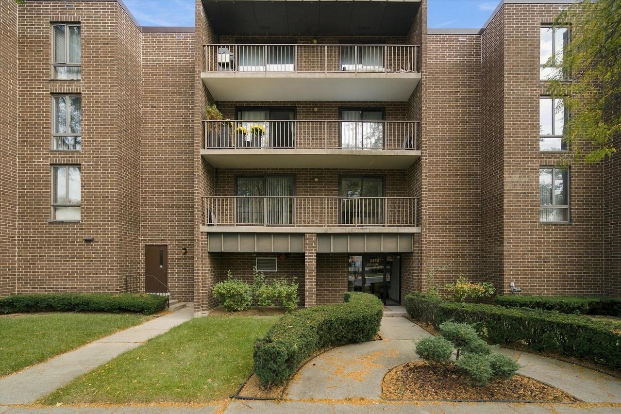 8350 W Addison St. #106, Chicago, IL 60634