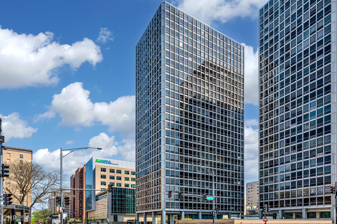 340 W Diversey Pkwy. #815, Chicago, IL 60657