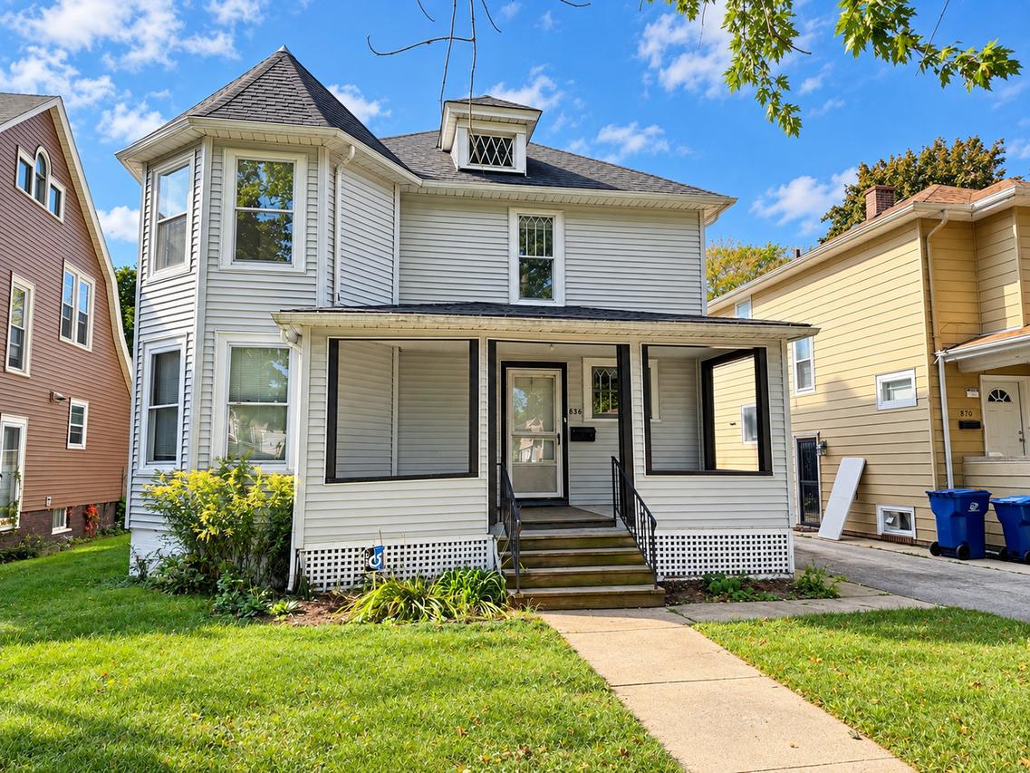 838 Hickory St., Waukegan, IL 60085