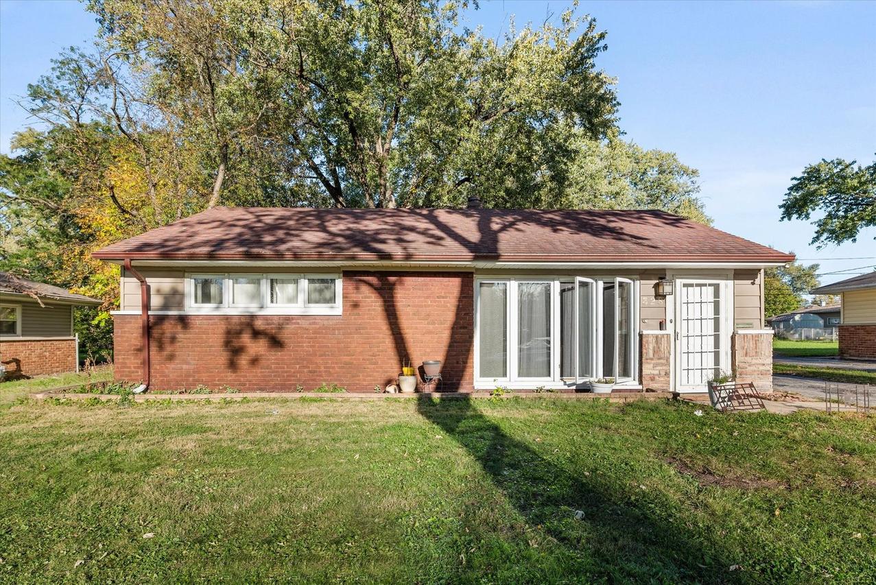 328 Blackhawk Dr., Park Forest, IL 60466