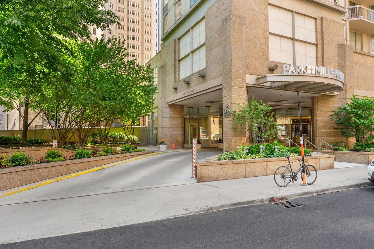 222 N Columbus Dr. #2207, Chicago, IL 60601