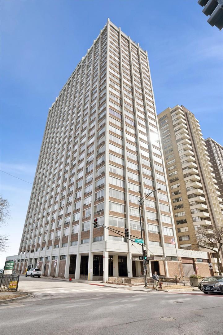 6171 N Sheridan Rd. #2104, Chicago, IL 60660