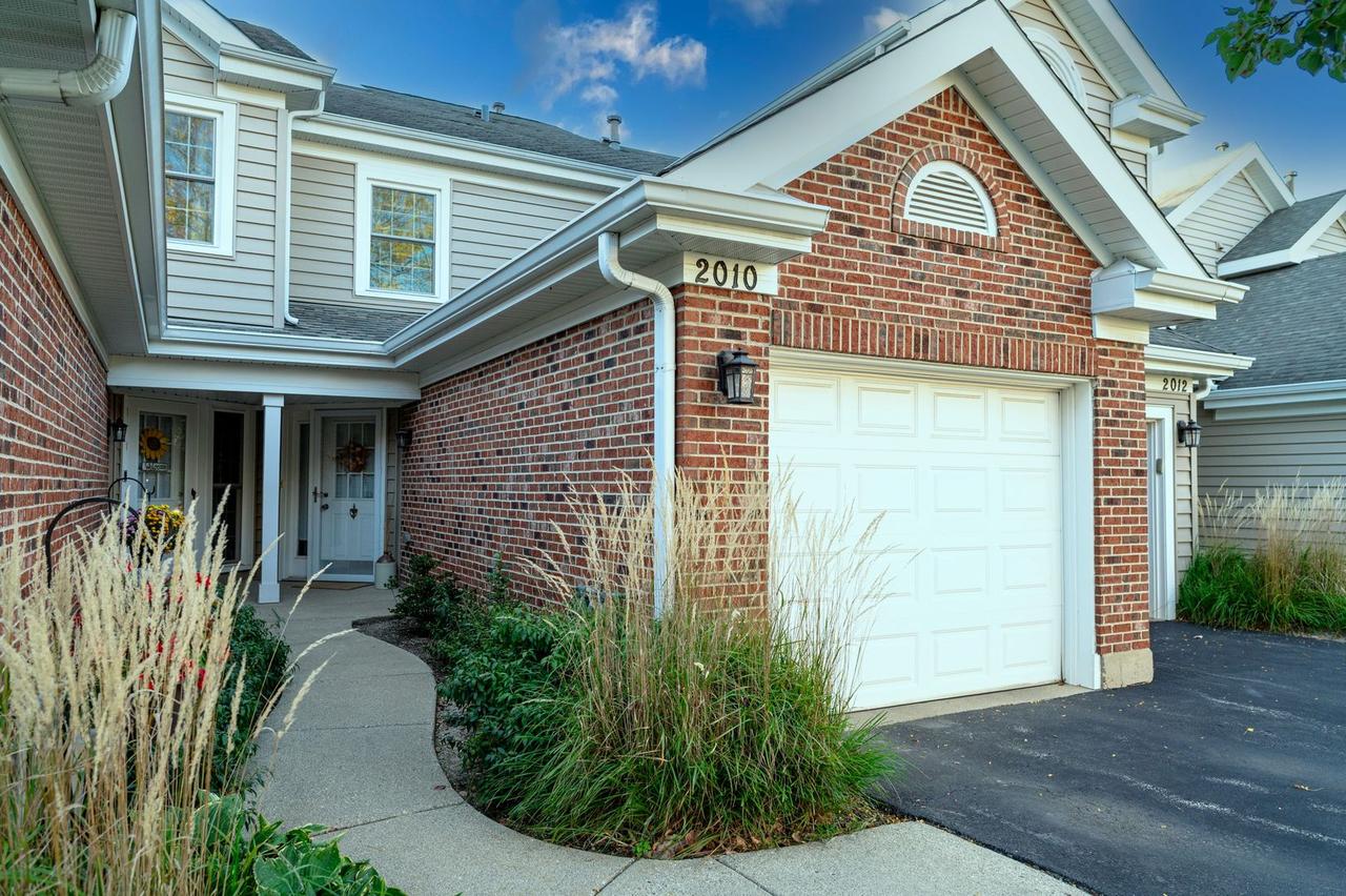 2010 N Stillwater Rd., Arlington Heights, IL 60004