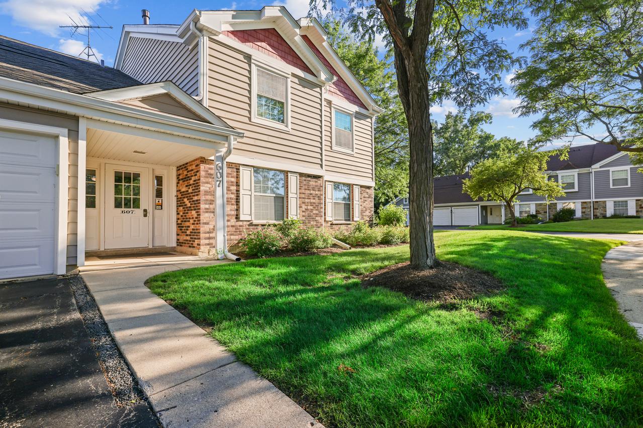 607 Eastview Ct. #2Z, Schaumburg, IL 60194