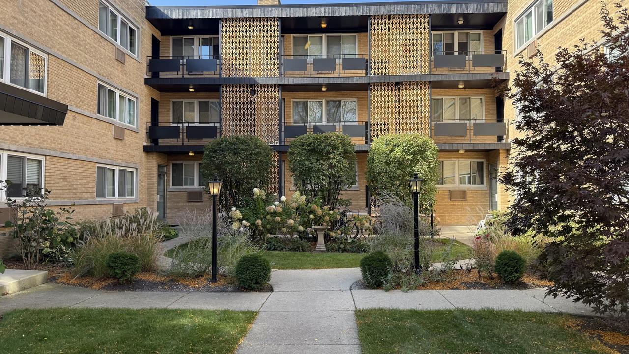 1925 Harrison St. #1J, Evanston, IL 60201
