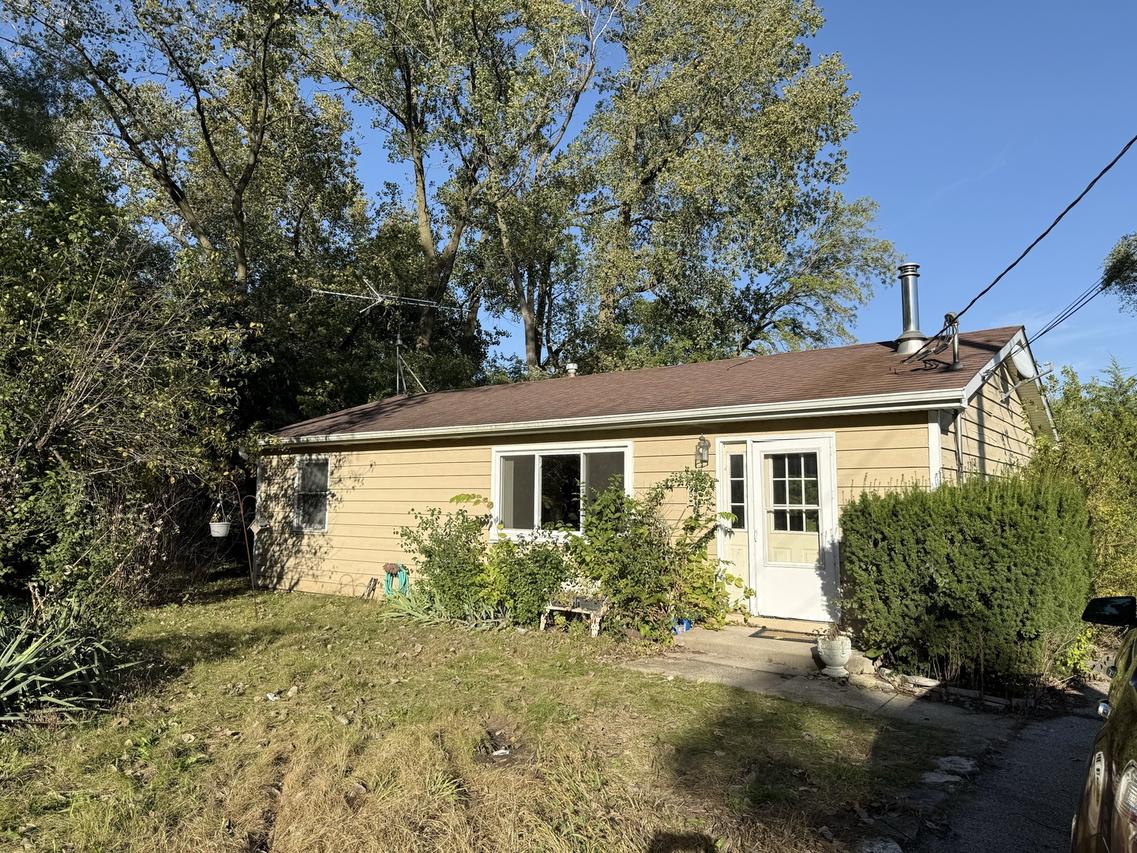 85 Hilldale Rd., Fox Lake, IL 60020