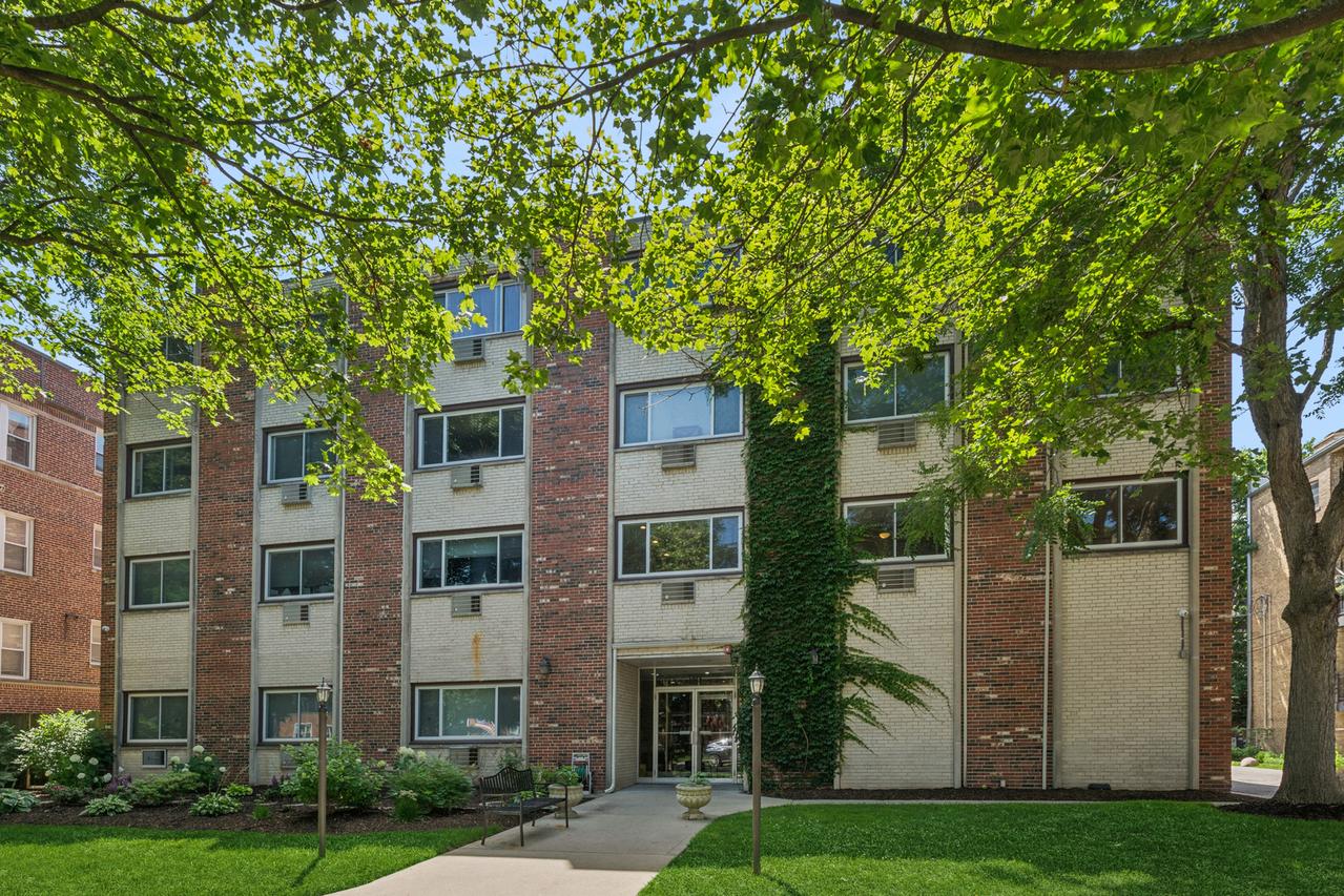 1234 Elmwood Ave. #2F, Evanston, IL 60202