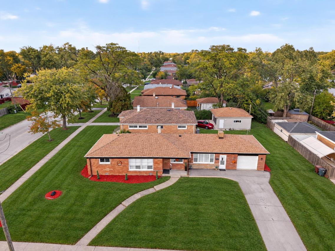 2752 Tennyson Pl., Hazel Crest, IL 60429