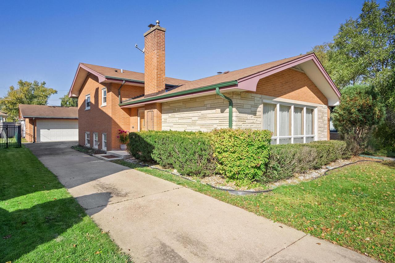 1542 Raymond Ave., La Grange Park, IL 60526