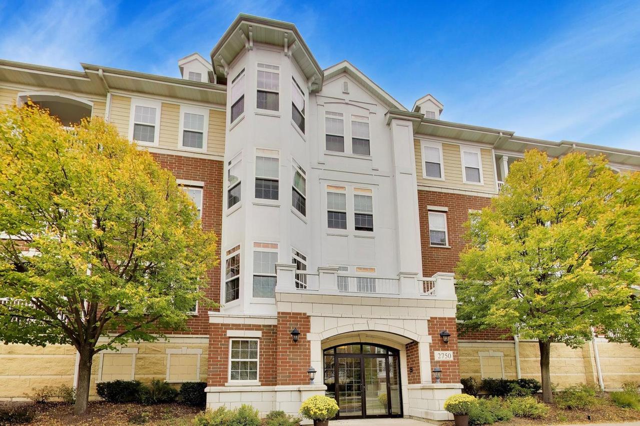 2750 Commons Dr. #208, Glenview, IL 60026