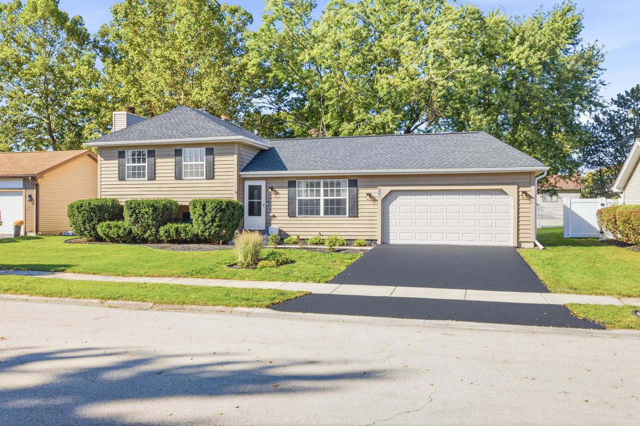910 Molobay Ter., Bartlett, IL 60103