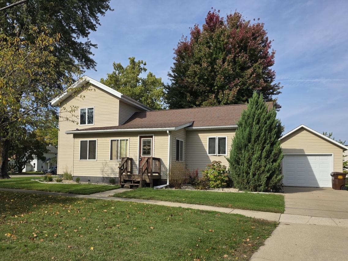 312 W 6th St., Prophetstown, IL 61277