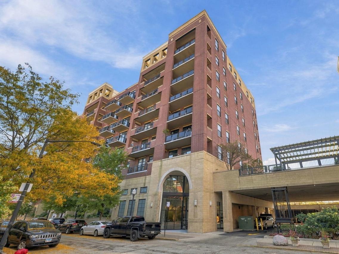 811 W 15th Pl. #605, Chicago, IL 60608