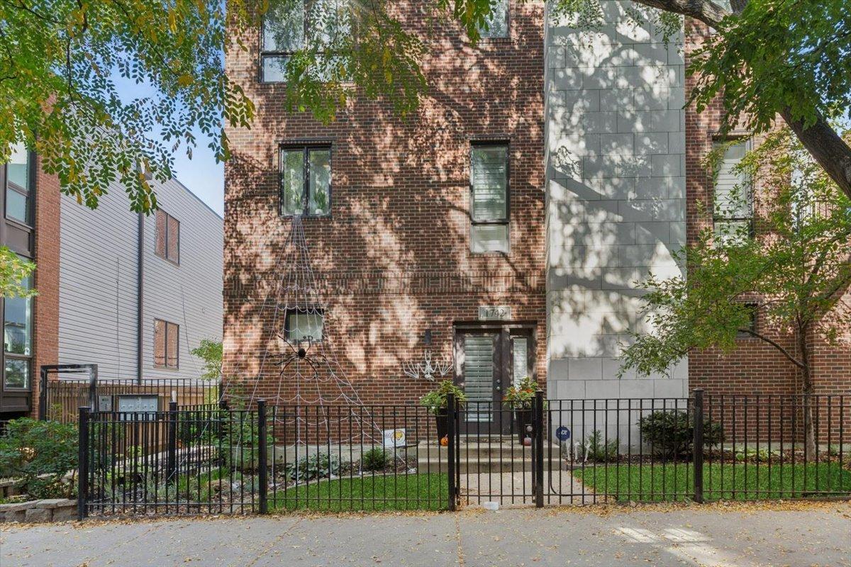1742 W Diversey Pkwy. #3, Chicago, IL 60614