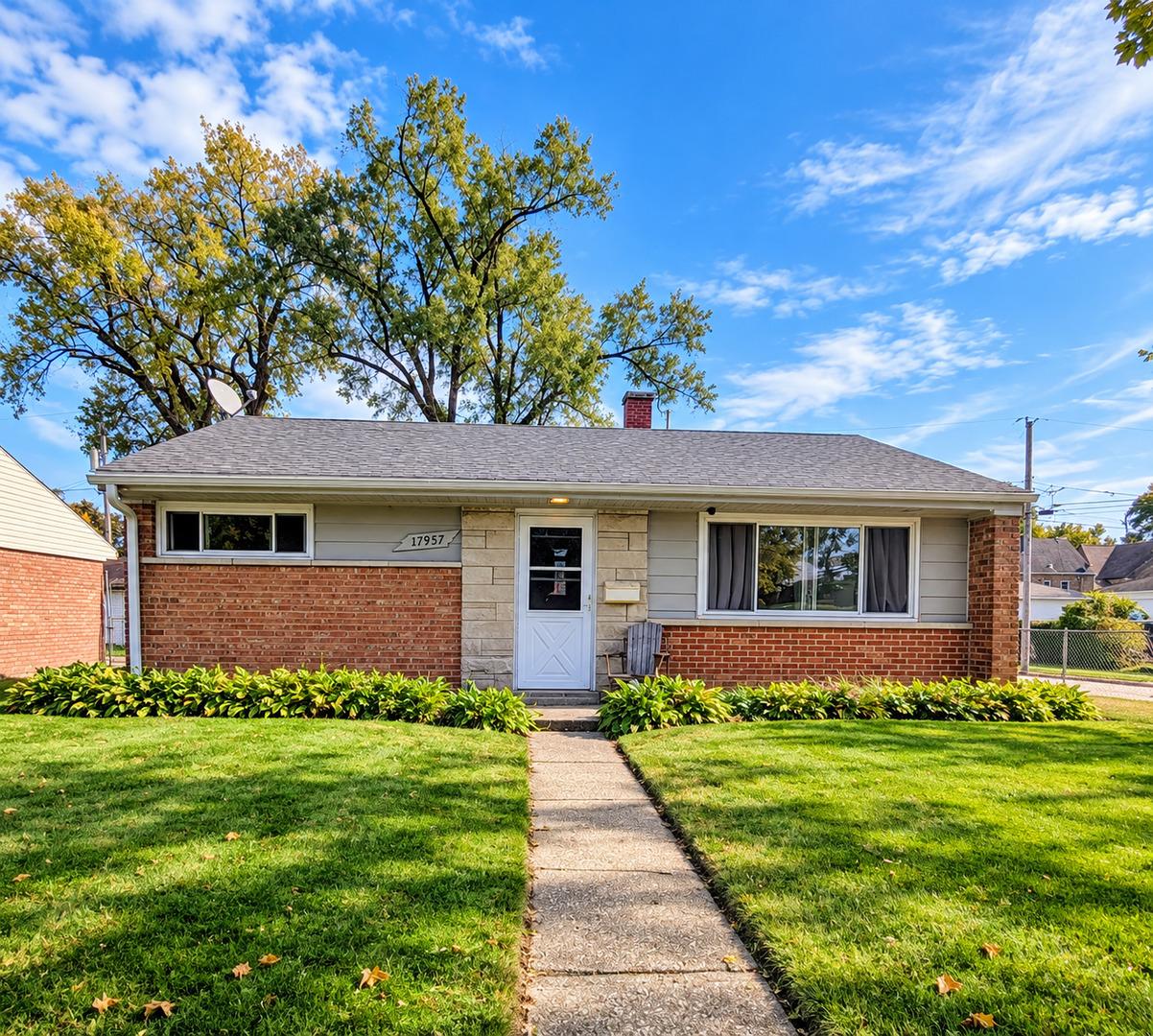 17957 Oakwood Ave., Lansing, IL 60438