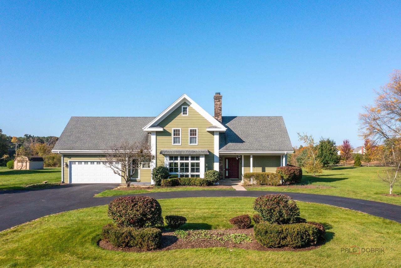 935 Sunrise Rd., Green Oaks, IL 60048