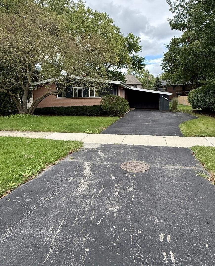 1702 W Oakton St., Arlington Heights, IL 60004