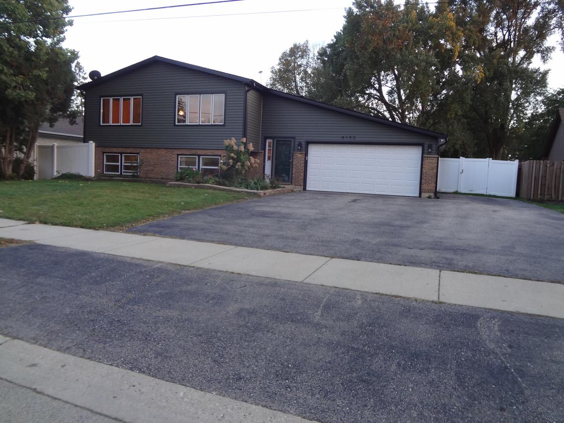 4193 Blackstone Ave., Gurnee, IL 60031