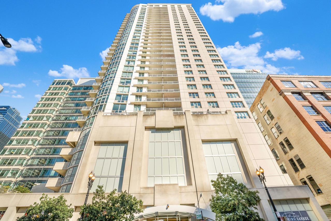 125 S Jefferson St. #607, Chicago, IL 60661