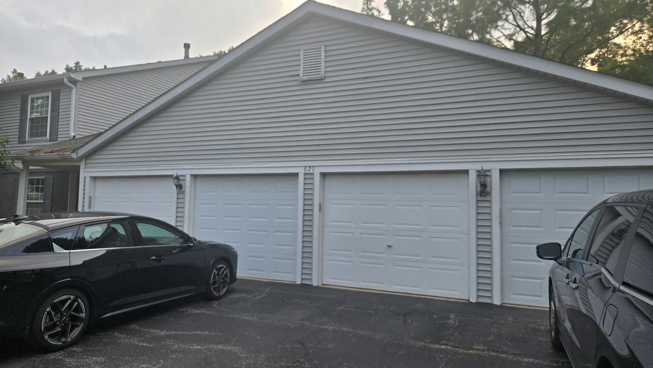 620 Mallard Ct. #D1, Bartlett, IL 60103