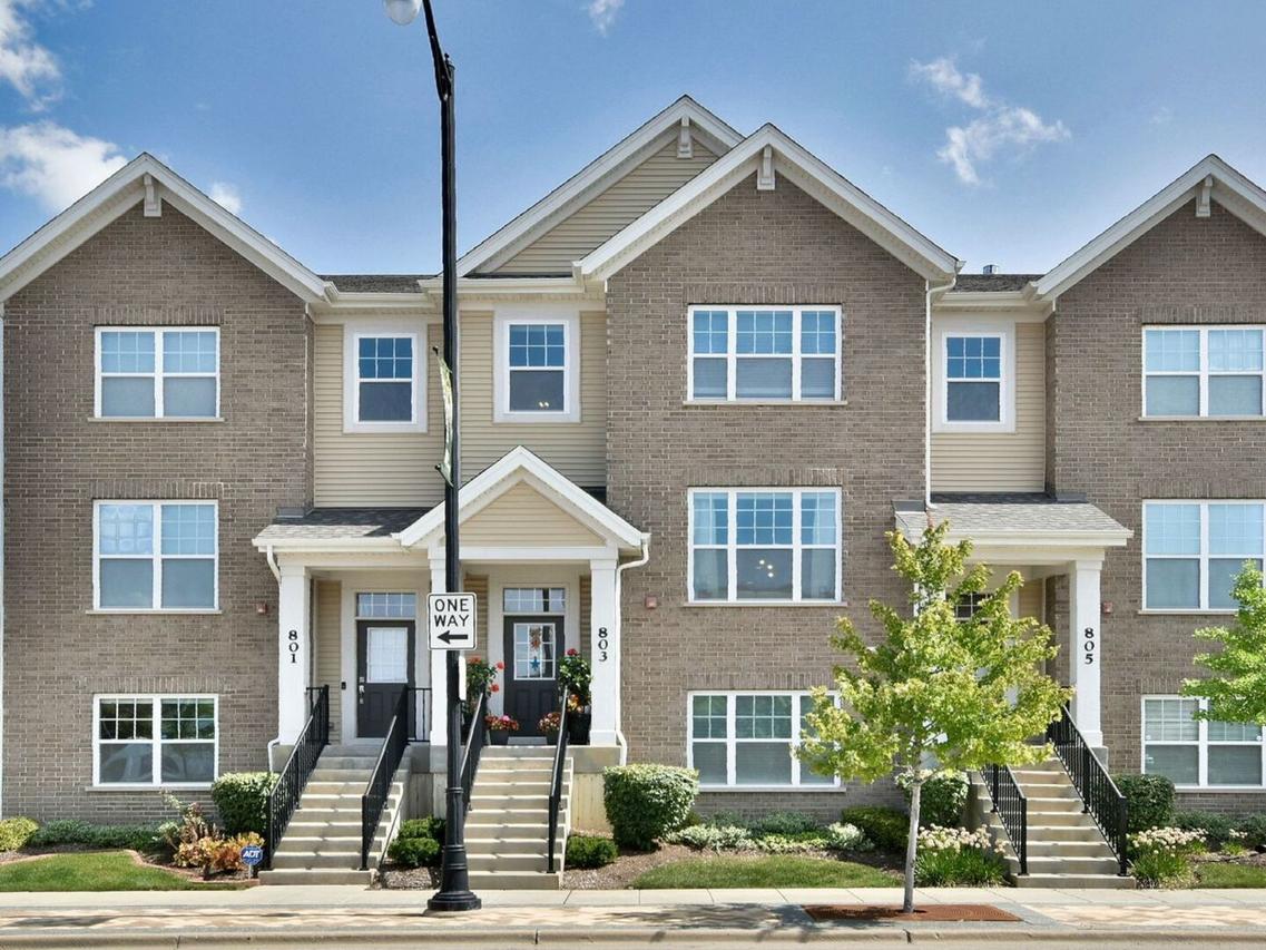 803 Lee St., Des Plaines, IL 60016