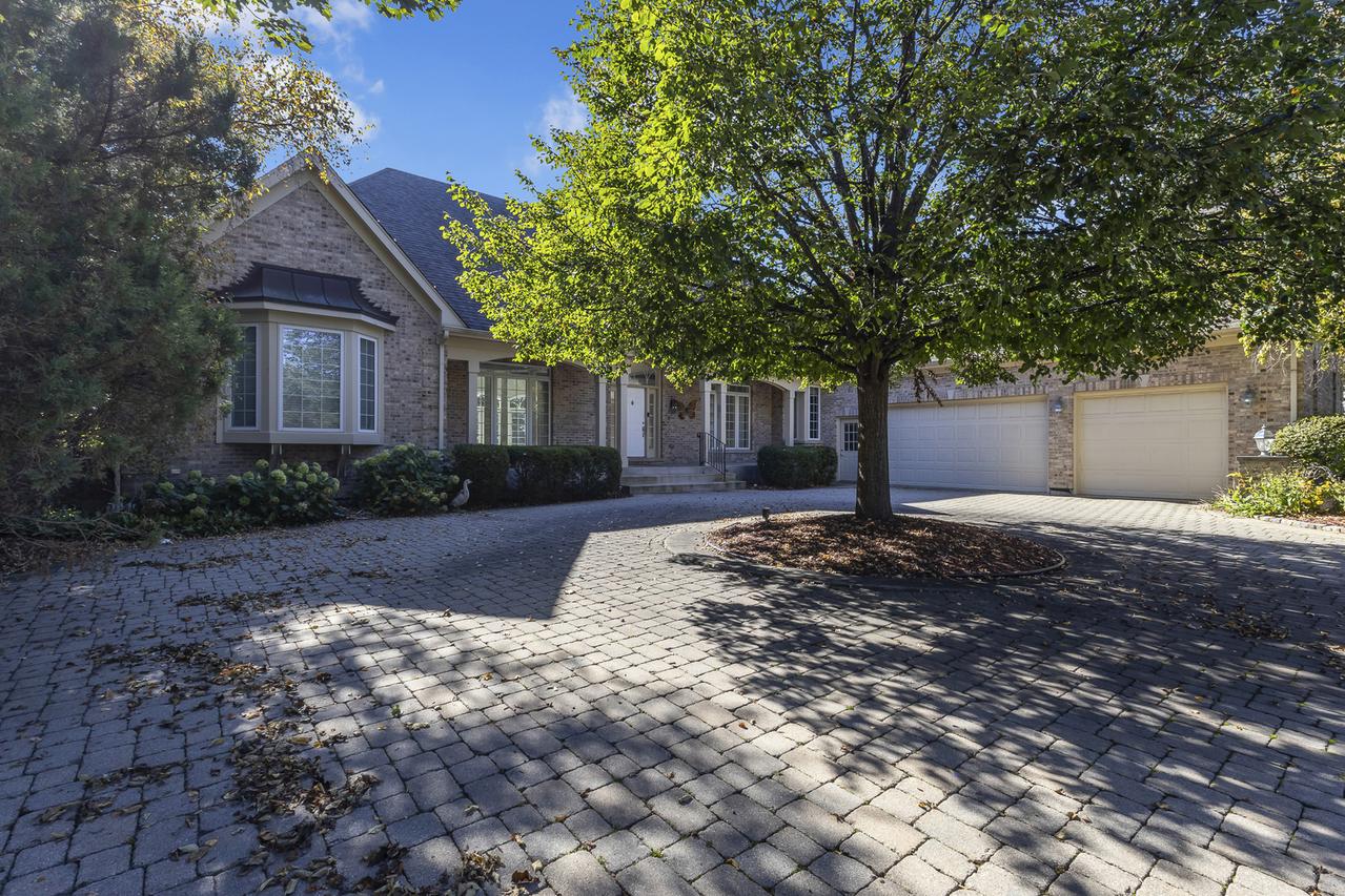 240 Boulder Dr., Lake In The Hills, IL 60156