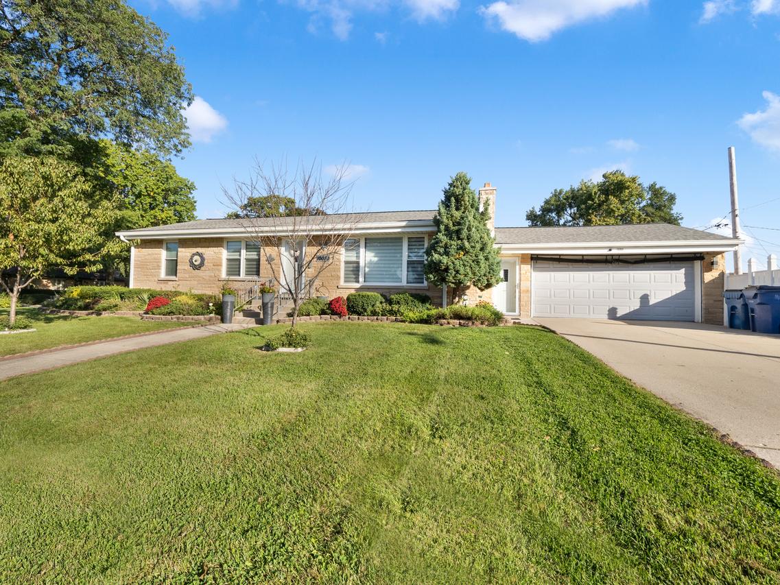 10050 Westmanor Dr., Franklin Park, IL 60131
