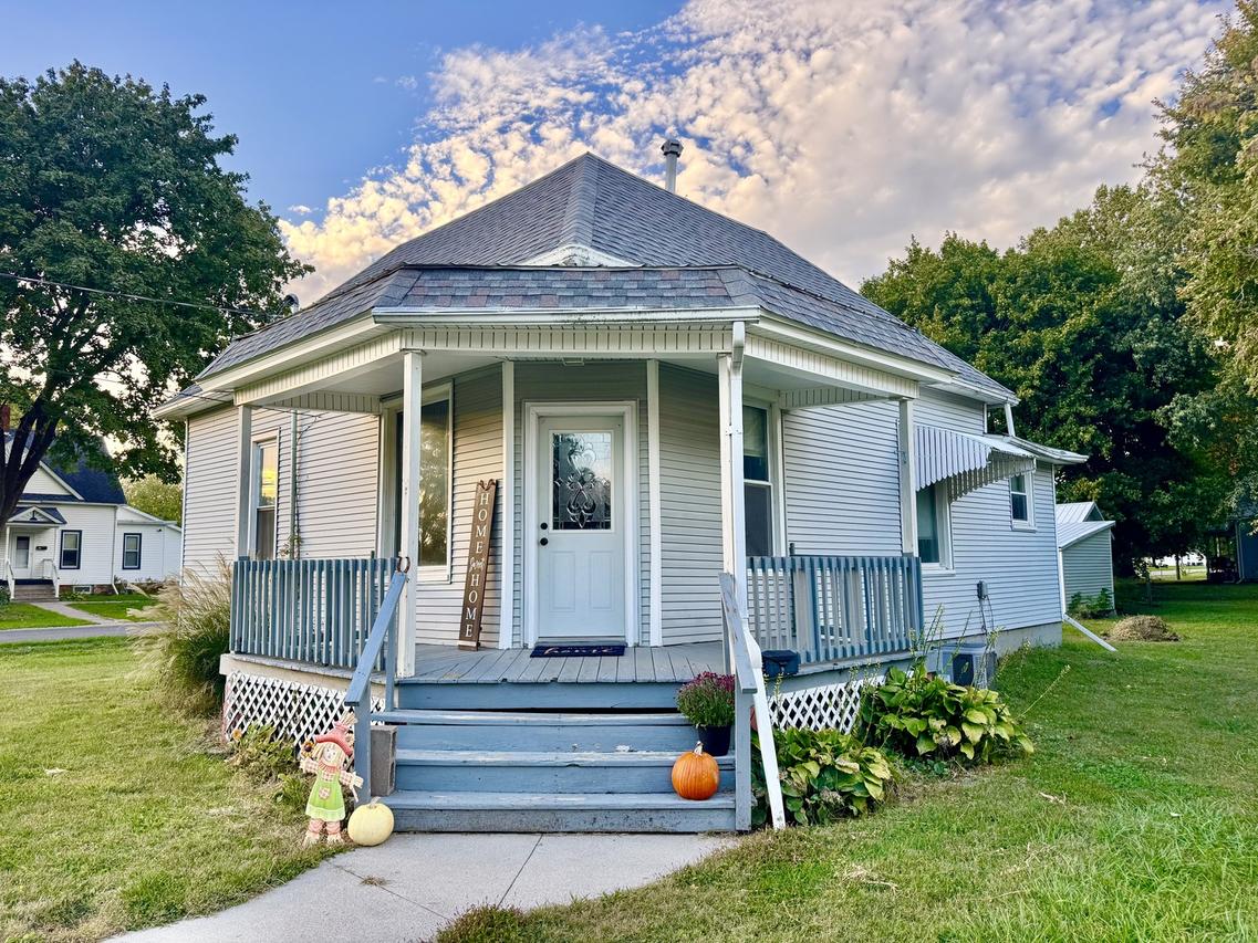 609 NW 3rd St., Aledo, IL 61231