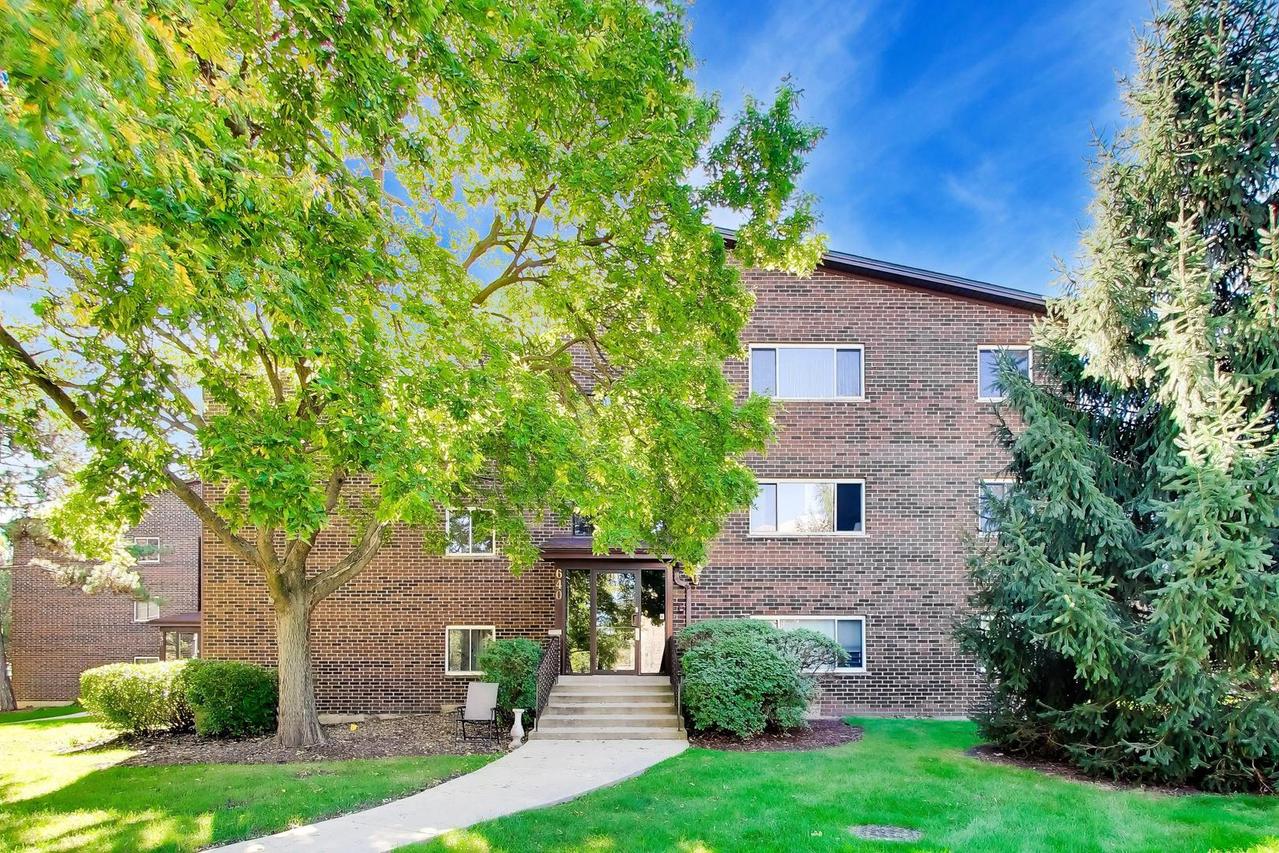 640 Perrie Dr. #103, Elk Grove Village, IL 60007
