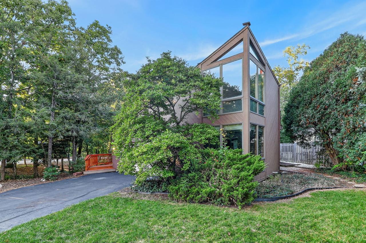 5337 Brookbank Rd., Downers Grove, IL 60515