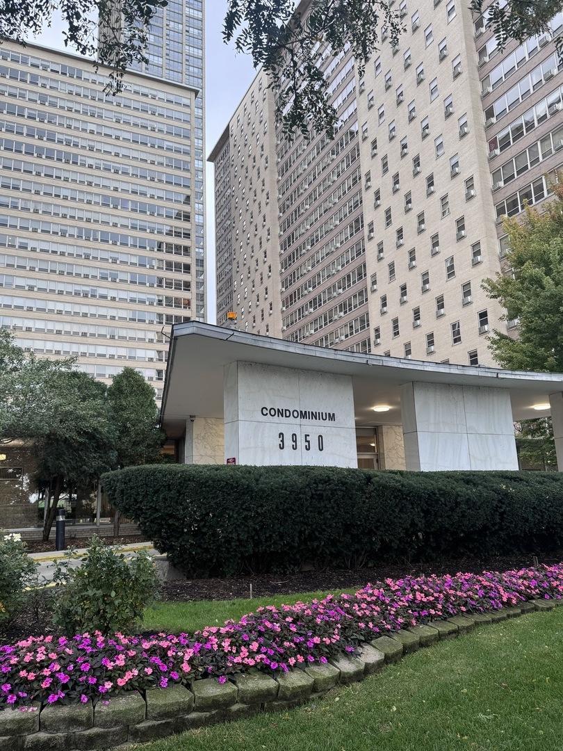 3950 N Lake Shore Dr. #204, Chicago, IL 60613