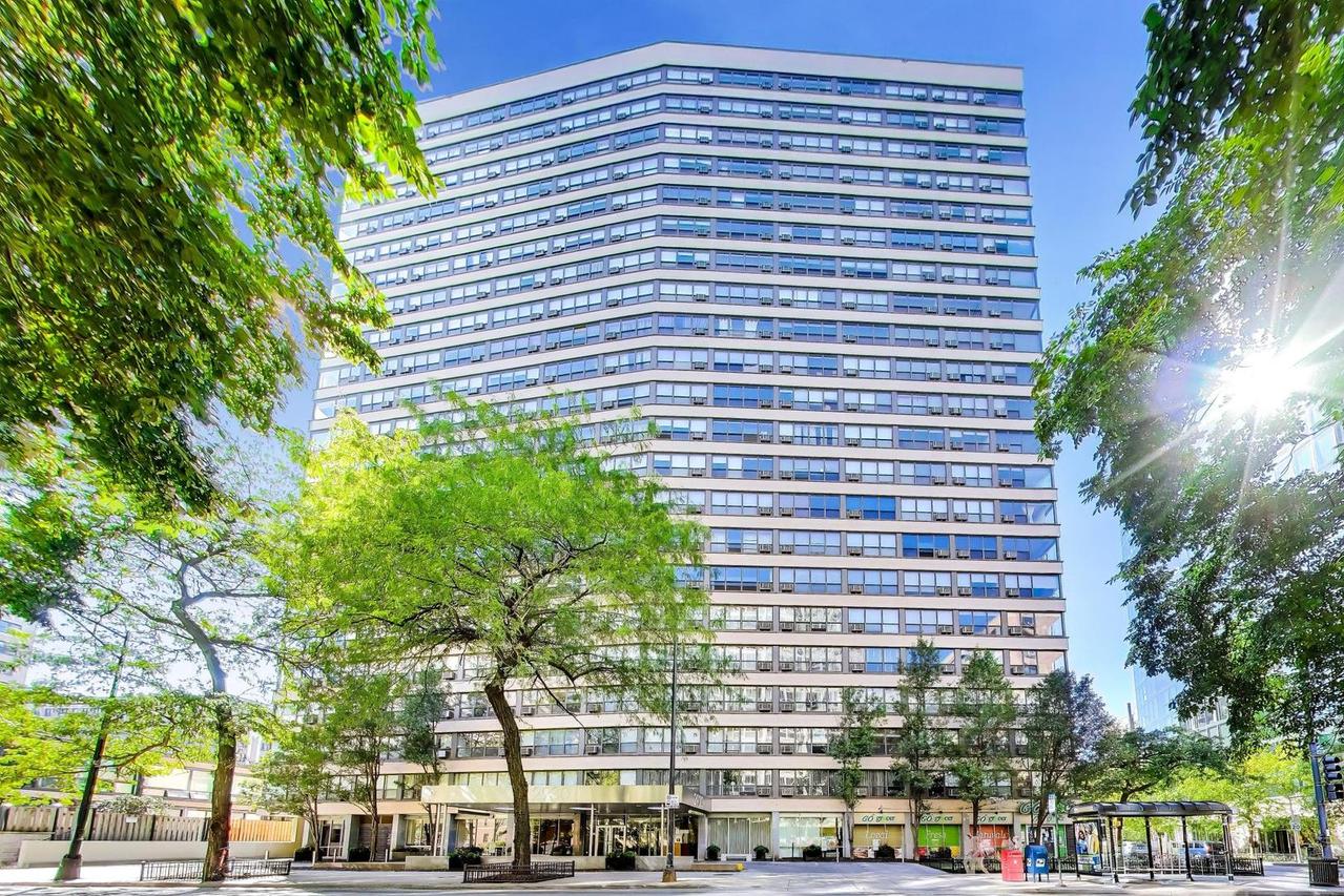 2930 N Sheridan Rd. #1205, Chicago, IL 60657