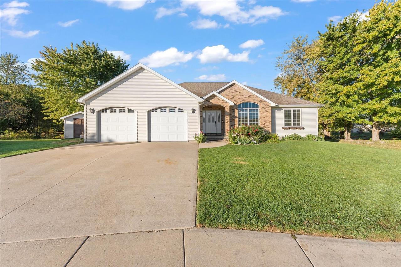 101 Red Bud Ct., Mahomet, IL 61853