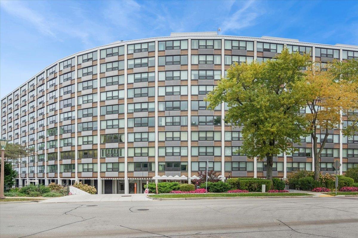 1630 Sheridan Rd. #10-J, Wilmette, IL 60091