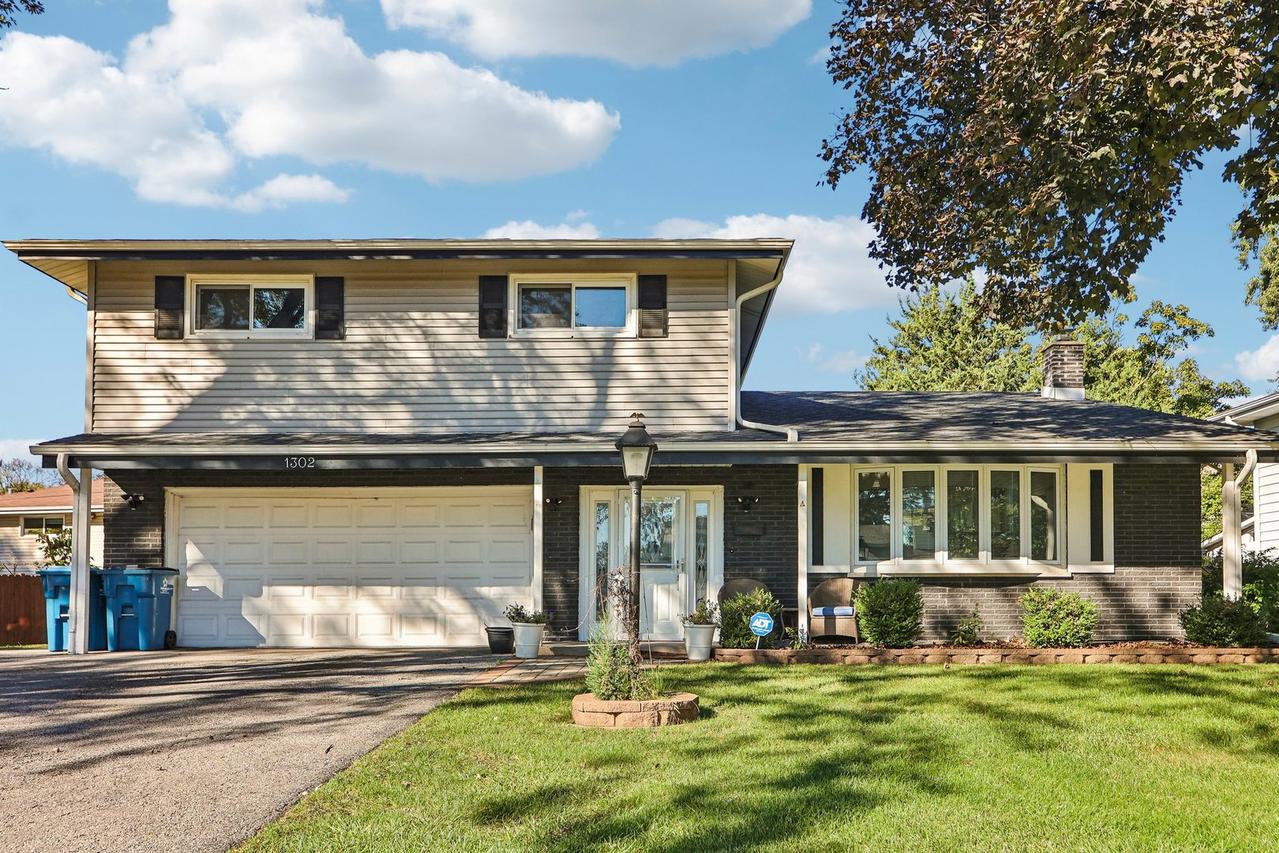 1302 E Greenwood Dr., Mount Prospect, IL 60056