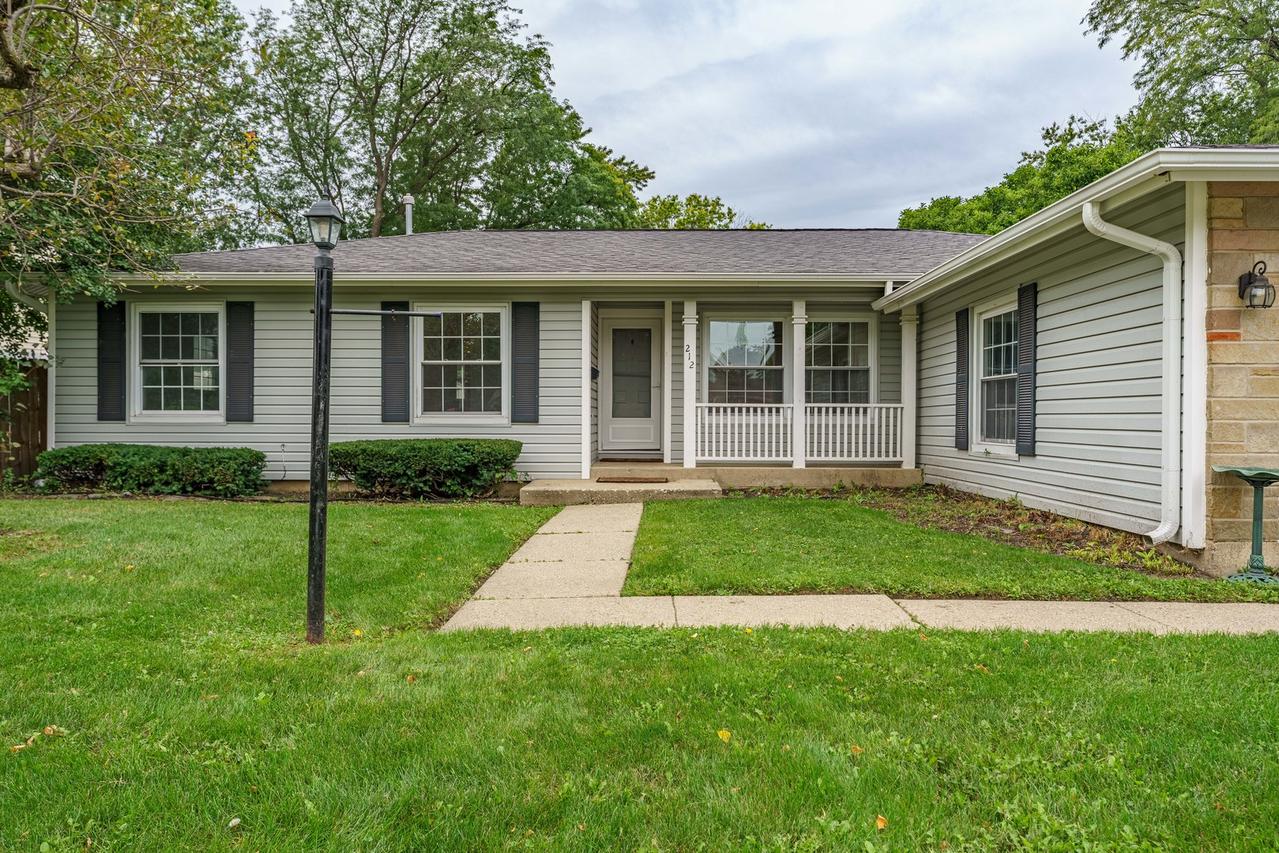 212 Wellington Ave., Elk Grove Village, IL 60007
