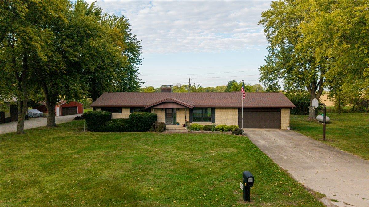 16796 Old Colonial Rd., Bloomington, IL 61705