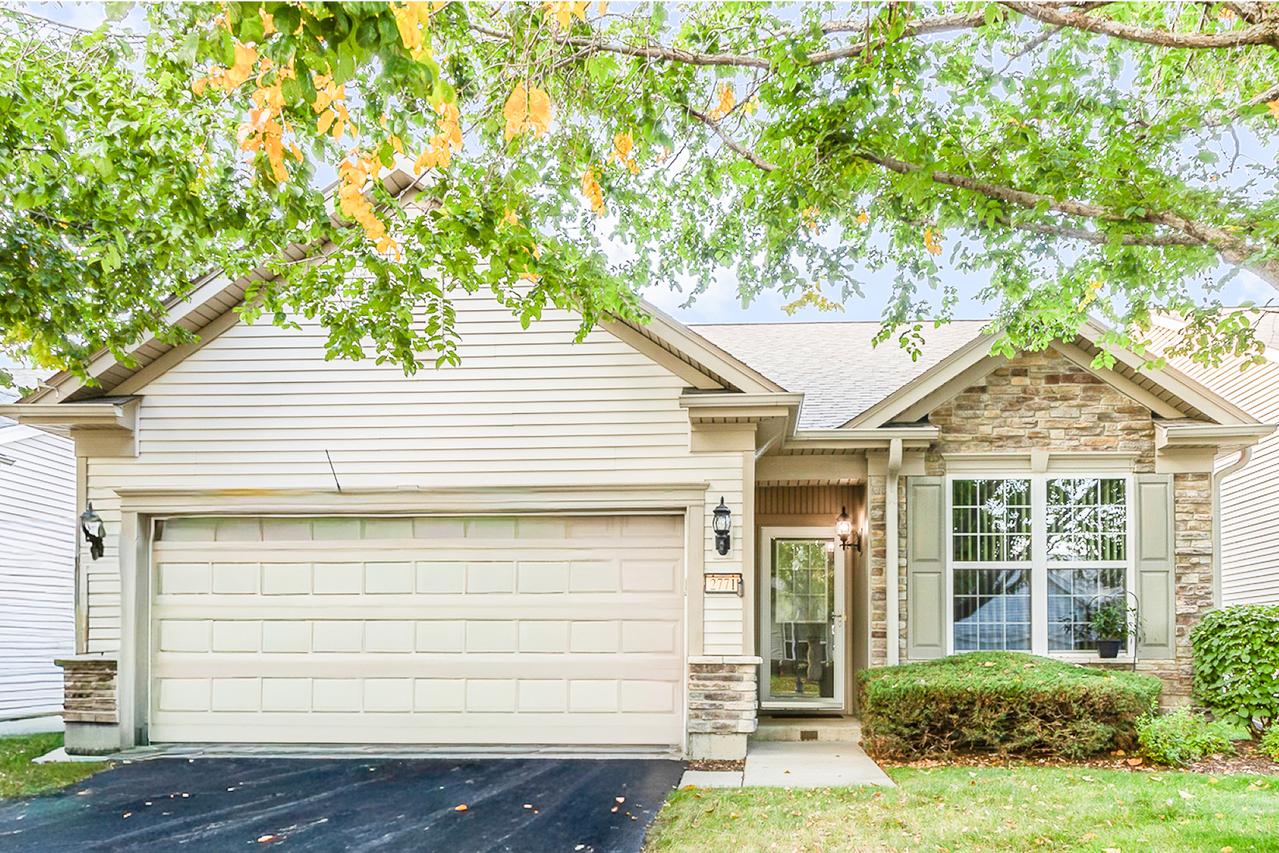2771 Beacon Point Cir., Elgin, IL 60124