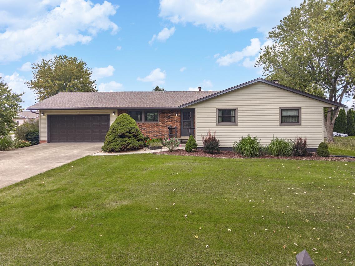114 Boulder Dr., Gridley, IL 61744