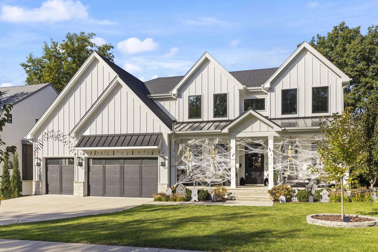 417 Bayberry Ln., Naperville, IL 60563