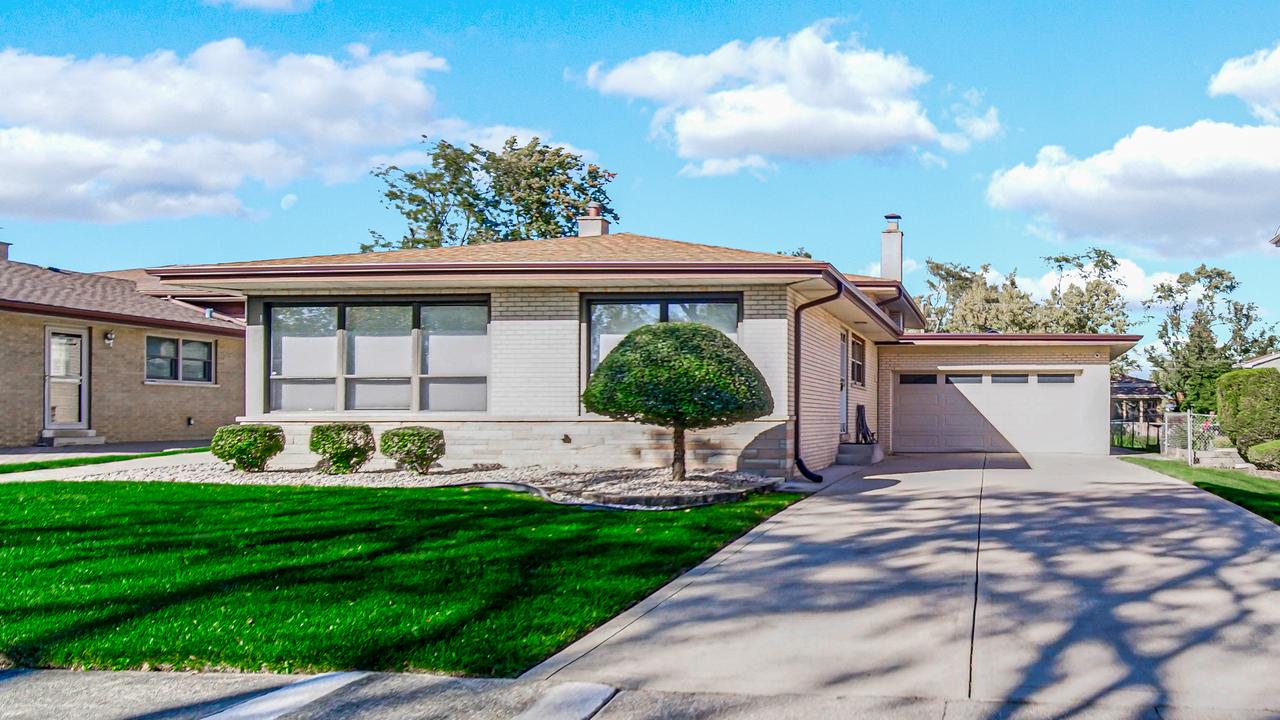 1400 E Lynn Ct., Homewood, IL 60430