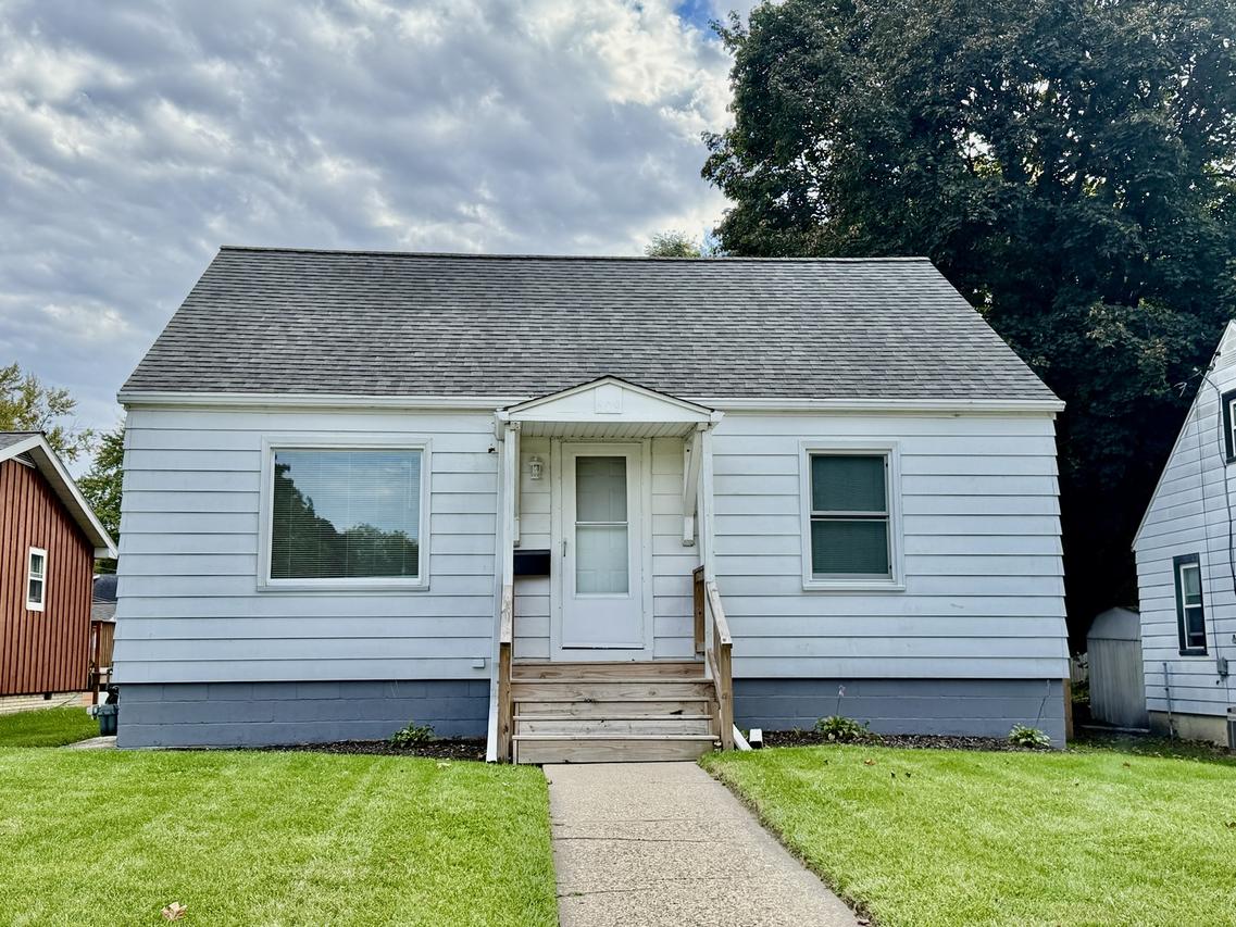 609 W 10th St., Sterling, IL 61081