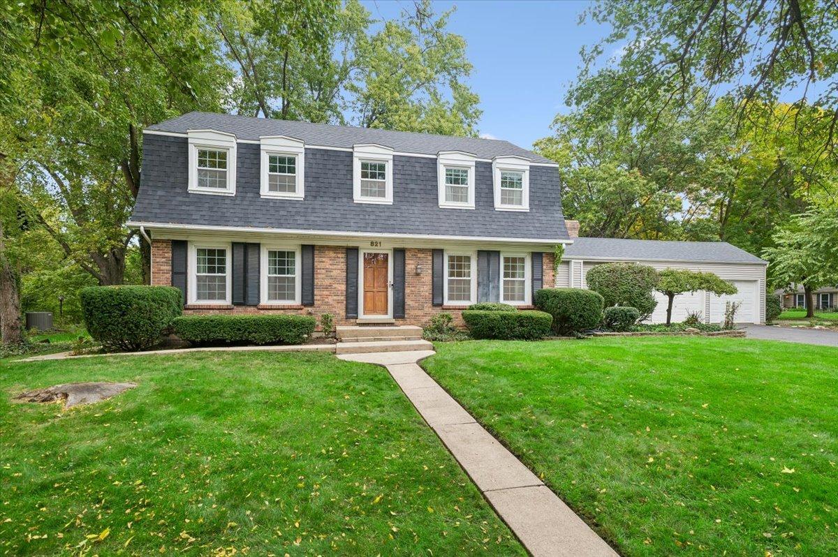 821 Timber Trail Dr., Naperville, IL 60565