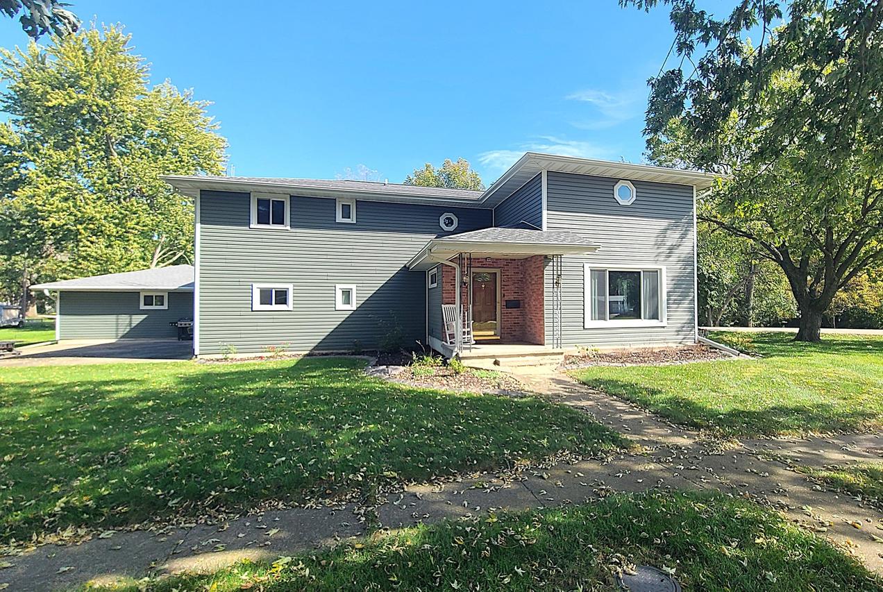 327 S Jefferson Ave., Amboy, IL 61310
