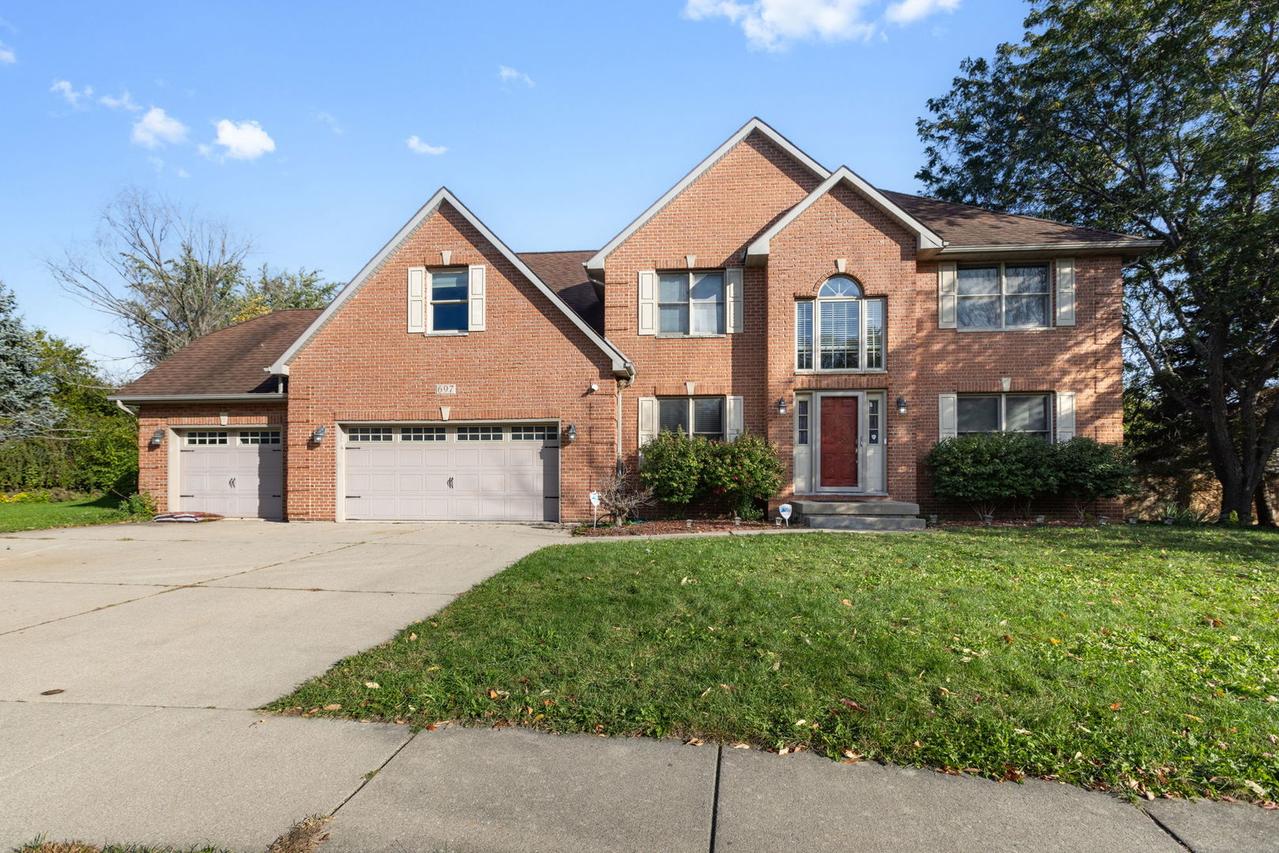 697 Fox Hollow, Dekalb, IL 60115