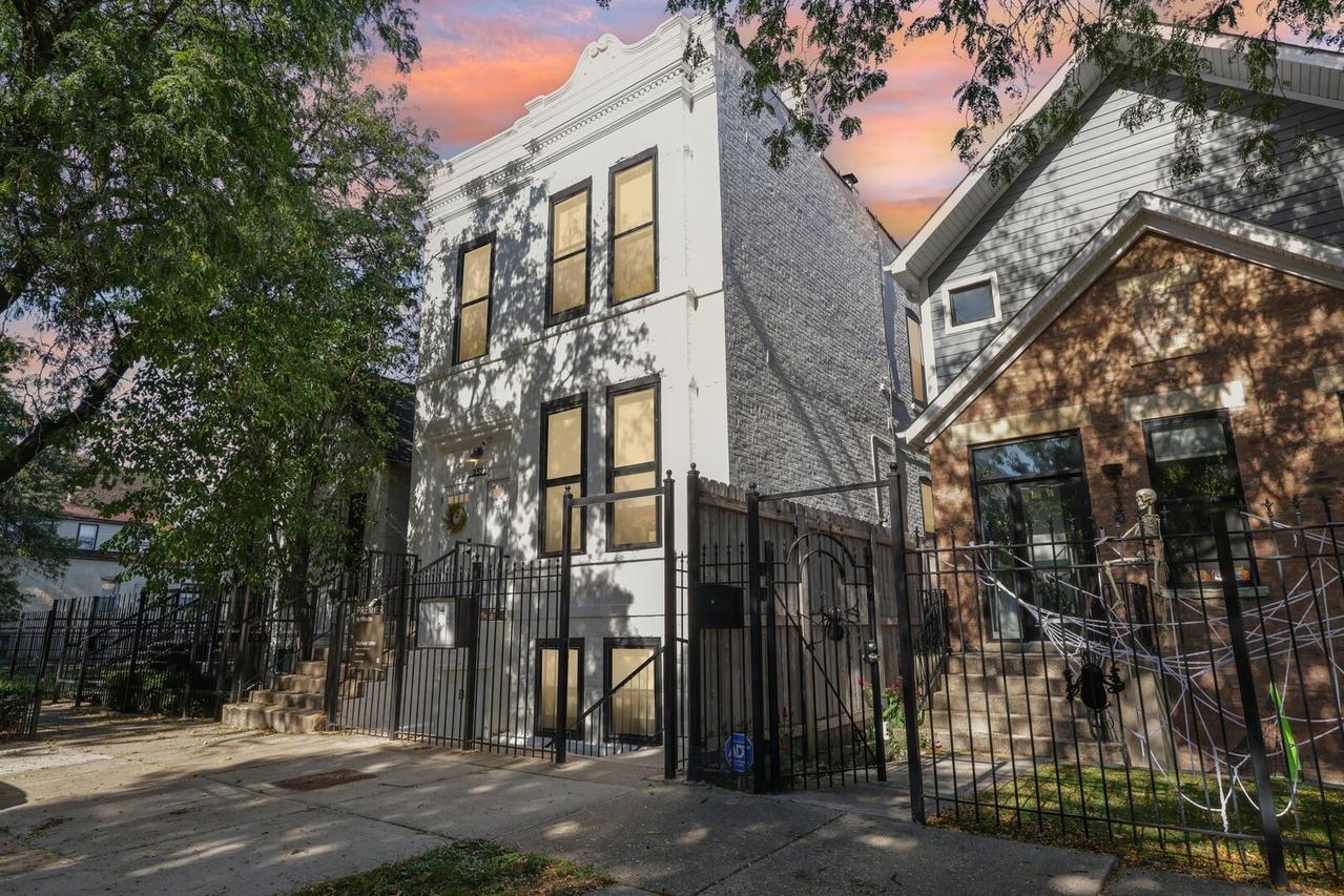 2322 W Montana St., Chicago, IL 60647