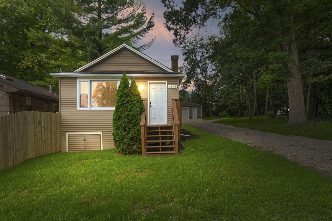 38178 N 1st Ave., Spring Grove, IL 60081