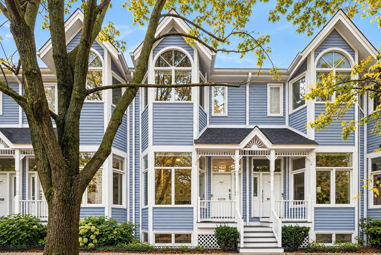 3041 N Lakewood Ave., Chicago, IL 60657